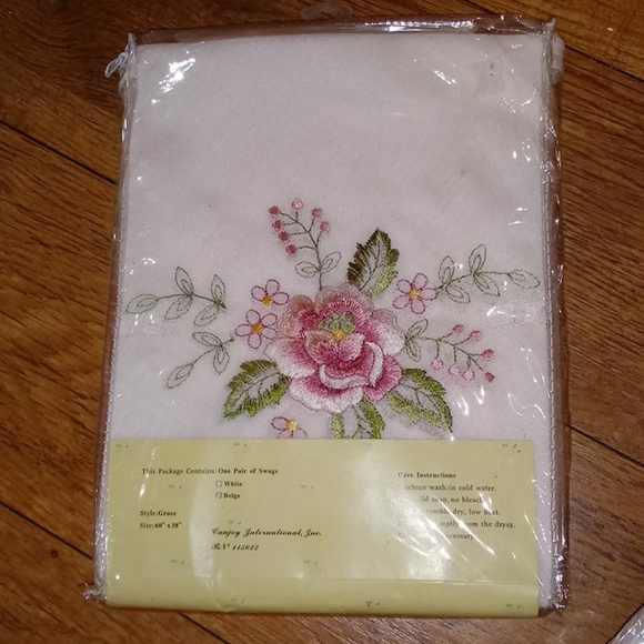 Curtains single item sold all together - Picture 2 of 8